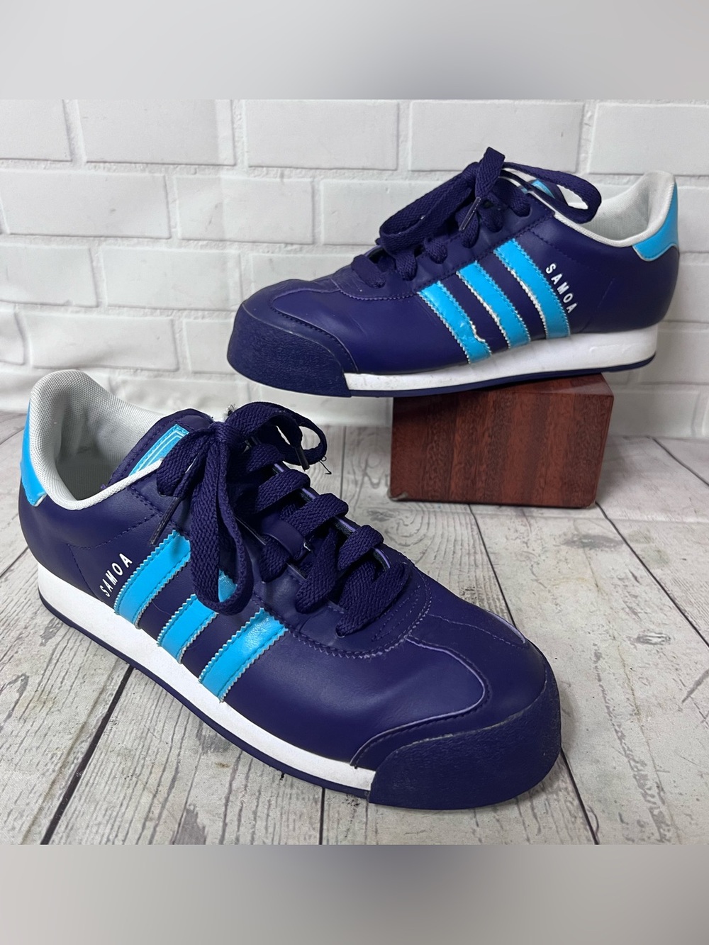 Adidas Samoa Women's Size 8.5 Purple & Light Blue Leather Sneakers